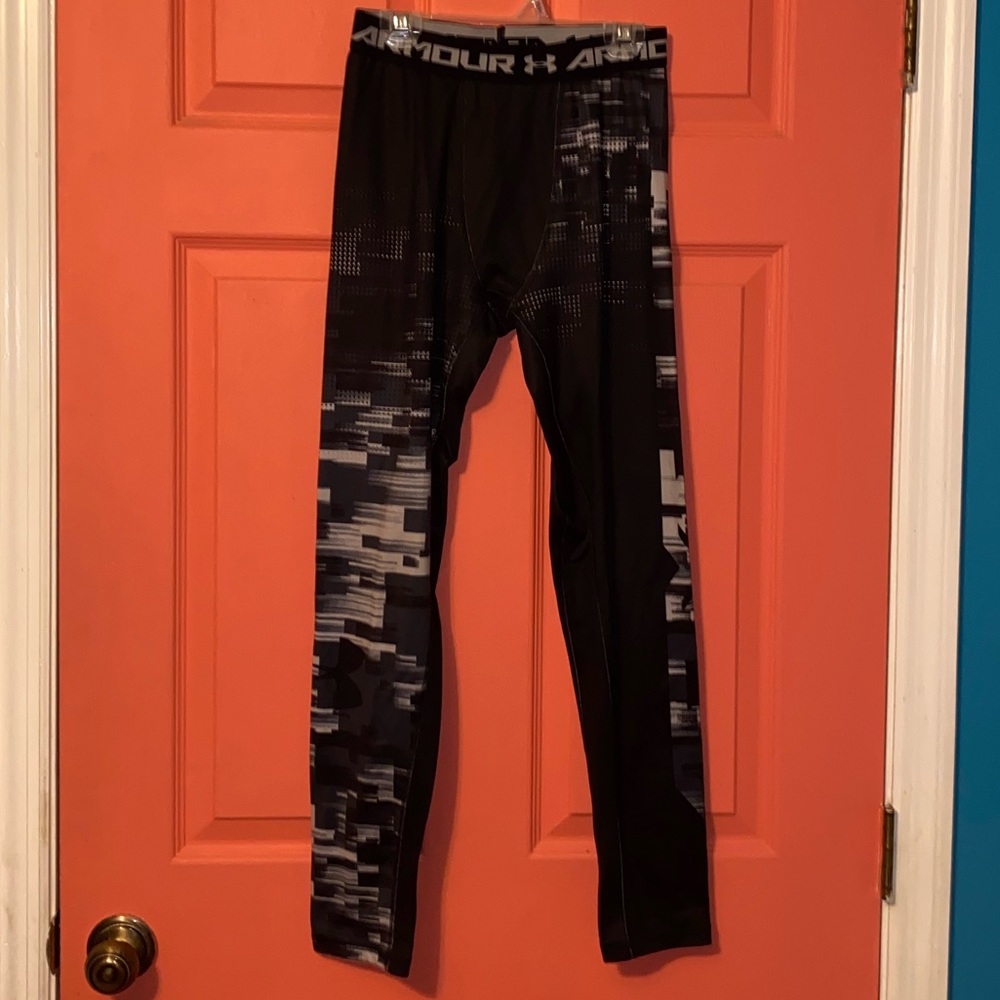 Under Armour Gray and Black Compression Leggings (Youth XL)